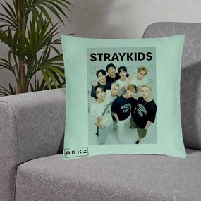 Perna Personalizata K-pop Stray Kids STRAYKIDS Alb-Negru cu Foto Grup, 40x40 cm, Verde Menta, Husa Detasabila, Perna Inclusa, BEKZ®