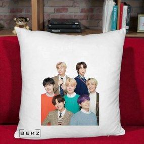 Perna Personalizata K-pop BTS Fotografie Grup Tinute Elegante, 40x40 cm, Alb Pufos, Husa Detasabila, Perna Inclusa, BEKZ®