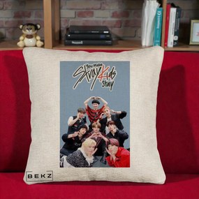 Perna Personalizata K-pop Stray Kids You Make Stray Kids Stay cu Foto Grup, 40x40 cm, Bej Canapea, Husa Detasabila, Perna Inclusa, BEKZ®