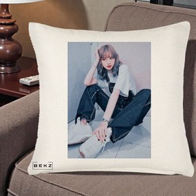 Perna Personalizata K-pop BLACKPINK Lisa, 40x40 cm, Crem Reliefat, Husa Detasabila, Perna Inclusa, BEKZ®