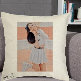 Perna Personalizata K-pop BLACKPINK Nayeon/Jisoo Tenis Alb, 40x40 cm, Ecru, Husa Detasabila, Perna Inclusa, BEKZ®