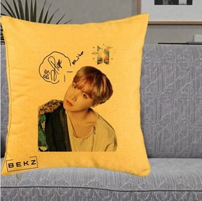 Perna Personalizata K-pop BTS J-Hope Par Roz Autograf, 40x40 cm, Galben, Husa Detasabila, Perna Inclusa, BEKZ®