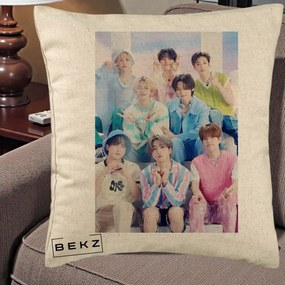 Perna Personalizata K-Pop Grup Foto Pasteluri cu 8 Artisti, 40x40 cm, Bej, Husa Detasabila, Perna Inclusa, BEKZ®