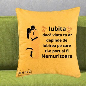 Cadou pentru Iubita - Perna Personalizata Iubita Nemuritoare cu Siluete de Cuplu, 40x40 cm, Galben, Husa Detasabila, Perna Inclusa, BEKZ®
