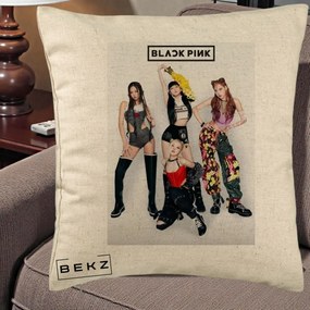 Perna Personalizata K-pop BLACKPINK Fotografie Grup Tinute Edgy, 40x40 cm, Bej, Husa Detasabila, Perna Inclusa, BEKZ®