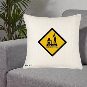 Perna Personalizata Warning Coding in Progress, 40x40 cm, Crem Reliefat, Husa Detasabila, Perna Inclusa, BEKZ®