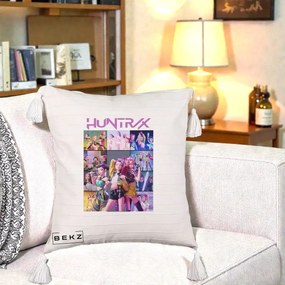 Perna Personalizata K-pop HUNTRX Colaj Animat Foto Grup, 40x40 cm, Bej cu Franjuri, Husa Detasabila, Perna Inclusa, BEKZ®