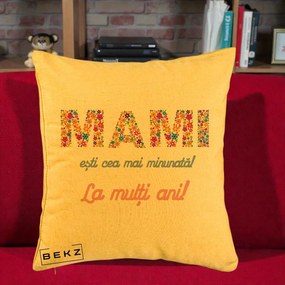 Cadou pentru Mama - Perna Personalizata Mami Esti Cea mai Minunata La Multi Ani cu Litere Florale, 40x40 cm, Galben, Husa Detasabila, Perna Inclusa, BEKZ®
