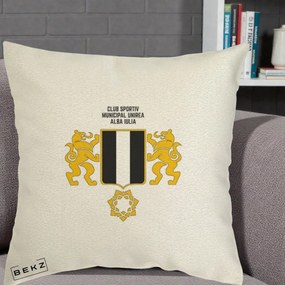 Perna Personalizata CSM Unirea Alba Iulia Fotbal, 40x40 cm, Ecru, Husa Detasabila, Perna Inclusa, BEKZ®