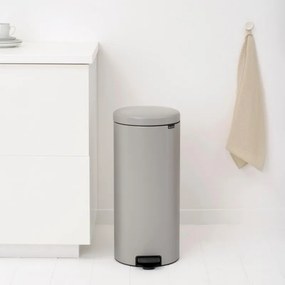 Cos de gunoi cu pedala Brabantia NewIcon 1010442, 30 l, Inchidere lenta, Baza antiderapanta, Gri deschis