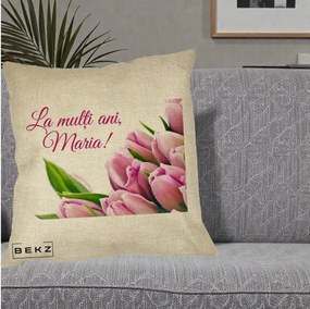 Cadou de Onomastica - Perna Personalizata La Multi Ani Maria Lalele, 40x40 cm, Crem, Husa Detasabila, Perna Inclusa, BEKZ®