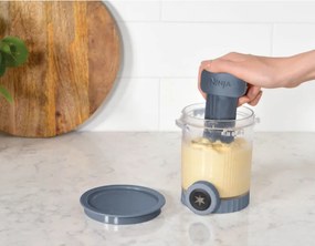 Mașină de înghețată 13-în-1 Ninja CREAMi Scoop & Swirl™ NC702EU, 800 W, 13 programe, manetă cu 3 poziții pentru cornetele de înghețată, CreamiFit, Creamify, 2 cupe de 473 ml, Personalizare, Albastru/Gri