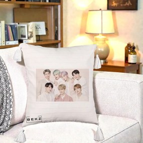 Perna Personalizata K-pop BTS Foto Grup Landscape Pastel, 40x40 cm, Bej cu Franjuri, Husa Detasabila, Perna Inclusa, BEKZ®