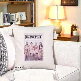 Perna Personalizata K-pop BLACKPINK Poster Roz Tinute Coordonate, 40x40 cm, Bej cu Franjuri, Husa Detasabila, Perna Inclusa, BEKZ®