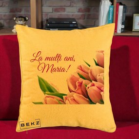 Cadou de Onomastica - Perna Personalizata La Multi Ani Maria Lalele, 40x40 cm, Galben, Husa Detasabila, Perna Inclusa, BEKZ®