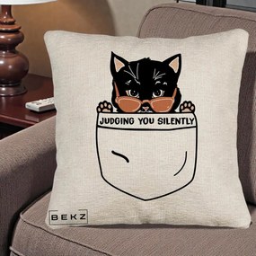 Perna Decorativa Judging You Silently Pisica Buzunar, 40x40 cm, Bej Canapea, Husa Detasabila, Perna Inclusa, BEKZ®