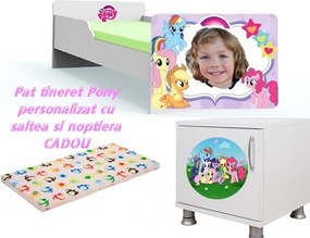 Pat tineret Pony personalizat cu saltea si noptiera Cadou
