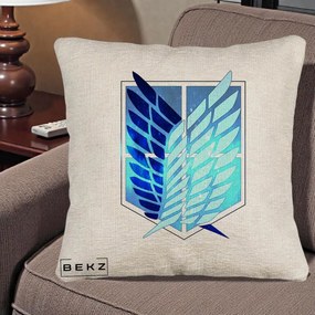 Perna Personalizata Attack on Titan Wings of Freedom, 40x40 cm, Bej Canapea, Husa Detasabila, Perna Inclusa, BEKZ®