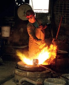 Stalp cu doua prize pentru exterior din fier forjat, inaltime 53cm AL 6858