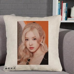 Perna Personalizata K-pop BLACKPINK cu Funda Rosie, 40x40 cm, Bej Canapea, Husa Detasabila, Perna Inclusa, BEKZ®