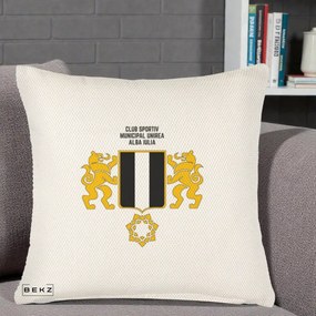 Perna Personalizata CSM Unirea Alba Iulia Fotbal, 40x40 cm, Crem Reliefat, Husa Detasabila, Perna Inclusa, BEKZ®