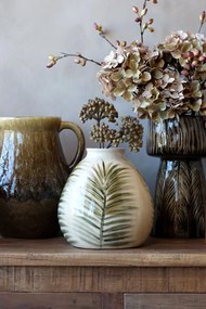 Vază decorativă din ceramică artizanală albă glazurată, pictată manual cu frunze de palmier, 23x23 cm, „Tropique"