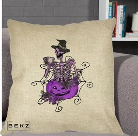 Perna Decorativa Schelet Vrajitor cu Dovleac Violet Halloween, 40x40 cm, Crem, Husa Detasabila, Perna Inclusa, BEKZ®