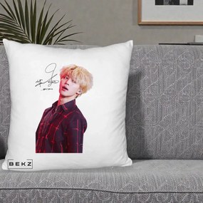Perna Personalizata K-pop BTS Jimin Portret Artistic par Blond Autograf, 40x40 cm, Alb Pufos, Husa Detasabila, Perna Inclusa, BEKZ®