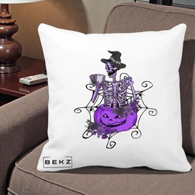 Perna Decorativa Schelet Vrajitor cu Dovleac Violet Halloween, 40x40 cm, Alba Mata, Husa Detasabila, Perna Inclusa, BEKZ®