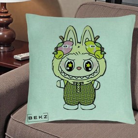 Perna Personalizata Labubu Galben cu Mere si Salopeta, 40x40 cm, Verde Menta, Husa Detasabila, Perna Inclusa, BEKZ®