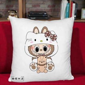 Perna Personalizata Labubu x Hello Kitty Maro-Vintage, 40x40 cm, Alb Pufos, Husa Detasabila, Perna Inclusa, BEKZ®
