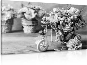 Tablou garoafă roz romantică într-o atingere vintage în design alb-negru