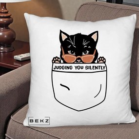 Perna Decorativa Judging You Silently Pisica Buzunar, 40x40 cm, Alb Pufos, Husa Detasabila, Perna Inclusa, BEKZ®