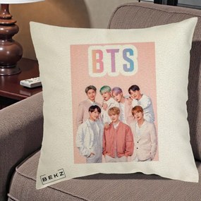 Perna Personalizata K-pop BTS Foto Grup cu BTS si Fond Roz Pastel, 40x40 cm, Ecru, Husa Detasabila, Perna Inclusa, BEKZ®