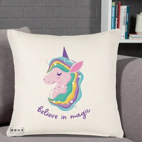 Perna Decorativa Unicorn Believe in Magic, 40x40 cm, Crem Reliefat, Husa Detasabila, Perna Inclusa, BEKZ®