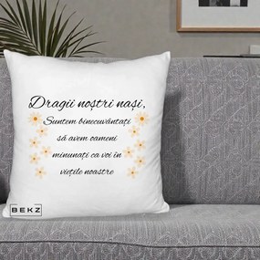 Cadou pentru Nasi - Perna Personalizata Dragii Nostri Nasi Suntem Binecuvantati cu Floricele, 40x40 cm, Alb Pufos, Husa Detasabila, Perna Inclusa, BEKZ®