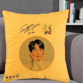 Perna Personalizata K-pop BTS Jin Portret cu Autograf, 40x40 cm, Galben, Husa Detasabila, Perna Inclusa, BEKZ®