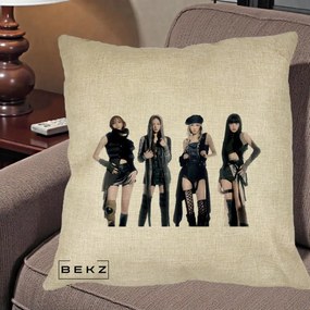 Perna Personalizata K-pop BLACKPINK Tinute Negre Elegante Grup, 40x40 cm, Crem, Husa Detasabila, Perna Inclusa, BEKZ®