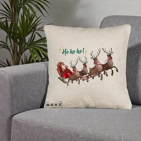 Perna Decorativa Ho Ho Ho Mos Craciun cu Sanie si Reni, 40x40 cm, Bej Canapea, Husa Detasabila, Perna Inclusa, BEKZ®