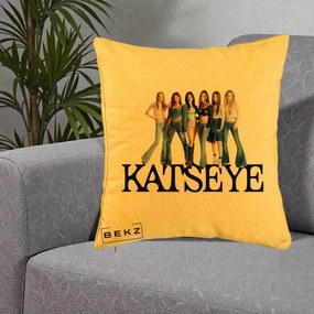 Perna Personalizata K-pop KATSEYE Foto Grup Blugi, 40x40 cm, Galben, Husa Detasabila, Perna Inclusa, BEKZ®