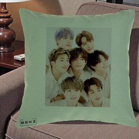 Perna Personalizata K-pop BTS Foto Grup Fete Albe, 40x40 cm, Verde, Husa Detasabila, Perna Inclusa, BEKZ®