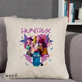 Perna Personalizata K-pop HUNTRX Trio 3D cu Pisica Fulgere, 40x40 cm, Bej Canapea, Husa Detasabila, Perna Inclusa, BEKZ®
