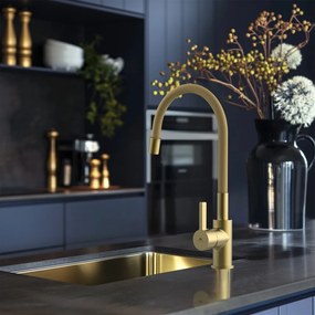 Baterie bucatarie cu pipa flexibila Rubineta Flexy finisaj auriu mat