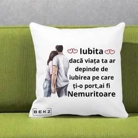 Cadou pentru Iubita - Perna Personalizata Iubita Nemuritoare cu Cuplu Acuarela Roz si Inimi, 40x40 cm, Alba Mata, Husa Detasabila, Perna Inclusa, BEKZ®