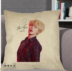 Perna Personalizata K-pop BTS Jimin Portret Artistic par Blond Autograf, 40x40 cm, Crem, Husa Detasabila, Perna Inclusa, BEKZ®