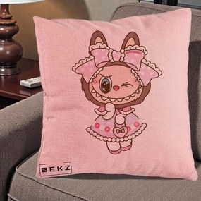 Perna Personalizata Labubu Lolita Roz cu Dantela, 40x40 cm, Roz, Husa Detasabila, Perna Inclusa, BEKZ®