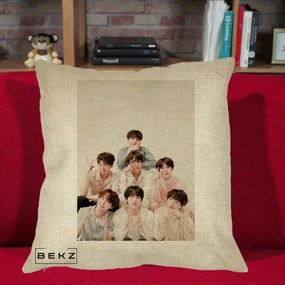 Perna Personalizata K-pop BTS Foto Grup Pastel, 40x40 cm, Crem, Husa Detasabila, Perna Inclusa, BEKZ®