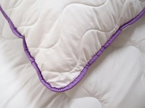 Patura matlasata pentru tot anul 140x200 cm cu perna BELLA LAVENDER 70x90 cm, alba
