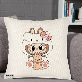 Perna Personalizata Labubu x Hello Kitty, 40x40 cm, Crem Reliefat, Husa Detasabila, Perna Inclusa, BEKZ®