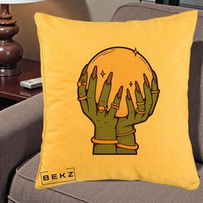 Perna Decorativa Halloween Maini Vrajitoare cu Glob de Cristal, 40x40 cm, Galben, Husa Detasabila, Perna Inclusa, BEKZ®